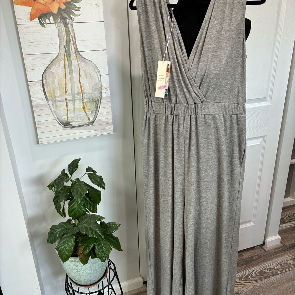 Dokotoo Gray Sleeveless Jumpsuit - Picture 1 of 5